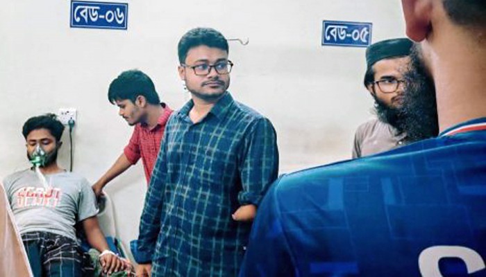 ঘুমন্ত শিক্ষার্থীকে কামড় দিল পাতি কালাচ, রাবি হলে আতঙ্ক