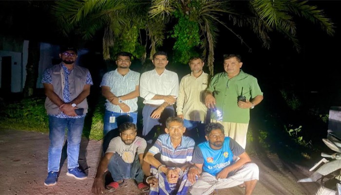 পুঠিয়ায় জুয়া-মাদকবিরোধী অভিযানে গ্রেপ্তার ৩