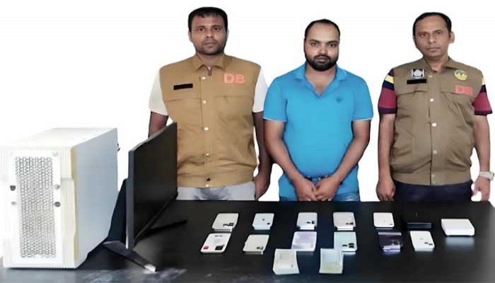 রাজশাহীতে অনলাইন জুয়ার এজেন্ট গ্রেপ্তার, জব্দ ১১ স্মার্টফোন ও এক লাখ টাকা