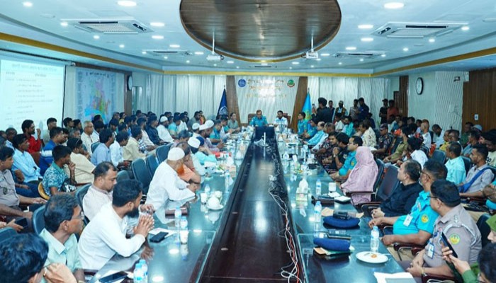 দুর্গাপূজায় নিরাপত্তায় স্বেচ্ছাসেবক টিম,  রাজশাহীতে সিসিটিভি, বিকল্প বিদ্যুৎ ও মাদক নিয়ন্ত্রণে জোর