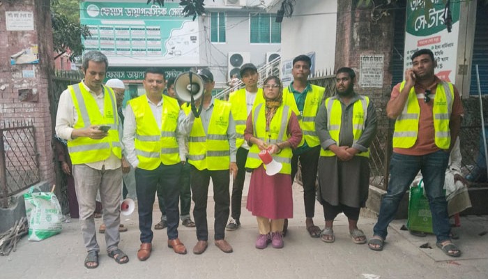 সড়ক দুর্ঘটনা রোধে লক্ষ্মীপুর মোড়ে নিসচার সচেতনতামূলক কর্মসূচি
