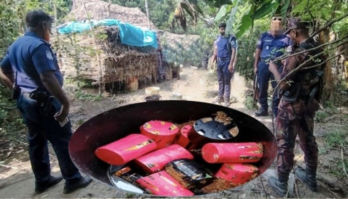 খড়ের স্তূপের নিচে ১৯ ককটেল সদৃশ বস্তু উদ্ধার