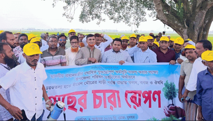 আত্রাইয়ে উপজেলা প্রশাসনের আয়োজনে চারা রোপণ কর্মসূচির উদ্বোধন
