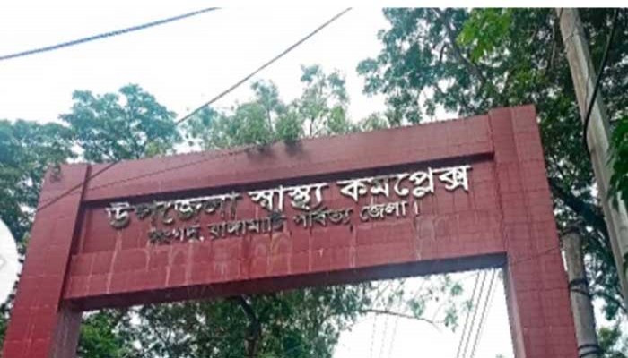 জীর্ণ ব্রিজের ভাঙা অংশ দিয়ে খালে পড়ে শিশুর মৃত্যু