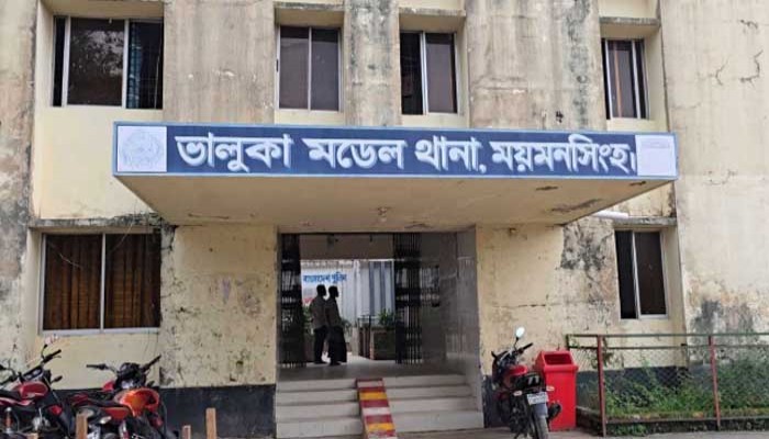 ভালুকায় ১৩ বছরের কিশোরীকে ধর্ষণের অভিযোগে বাবা গ্রেপ্তার