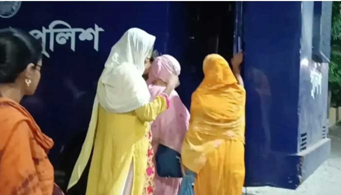 বরিশালে সাবেক স্বামীর ব্যক্তিগত ছবি-ভিডিও ছড়ানোর অভিযোগে শিক্ষিকা গ্রেপ্তার