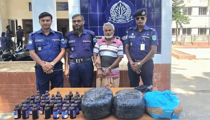 নিয়ামতপুরে সাড়ে সাত কেজি গাঁজা ও ৩৪ বোতল ফেনসিডিলসহ গ্রেপ্তার ১