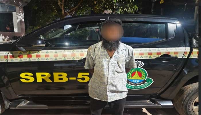 চারঘাটে ৬ কেজি গাঁজাসহ গ্রেপ্তার ১, পিকআপ জব্দ