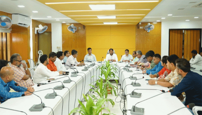 নগরীর পরিচ্ছন্নতা ও সৌন্দর্যবর্ধন কার্যক্রম জোরদারে রাসিকের সভা অনুষ্ঠিত