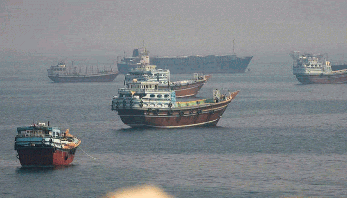 হরমুজ প্রণালীতে আবার হামলা, ২৪ ঘণ্টার মধ্যে ডুবে গেল পর পর দু’টি পণ্যবাহী জাহাজ!