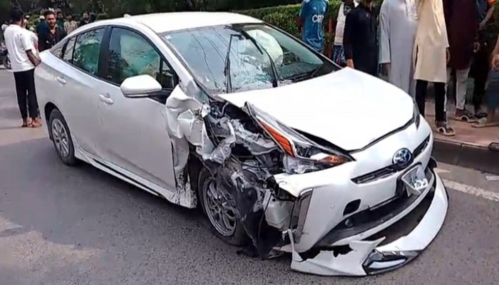 রাবি শিক্ষার্থীর প্রাইভেট কারের চাপায় রিকশাচালক নিহত, শিশু সহ আহত ২