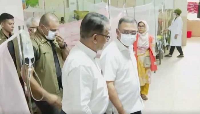 শিশু হাসপাতালে চিকিৎসককে ধূমপান করতে দেখে ফেললেন প্রধানমন্ত্রী, অতঃপর...