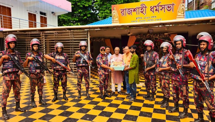 প্রধানমন্ত্রীর রাজশাহী ধর্মসভা পূজামণ্ডপ পরিদর্শন উপলক্ষে ১ বিজিবি অধিনায়কের নিরাপত্তা প্রস্তুতি পরিদর্শন