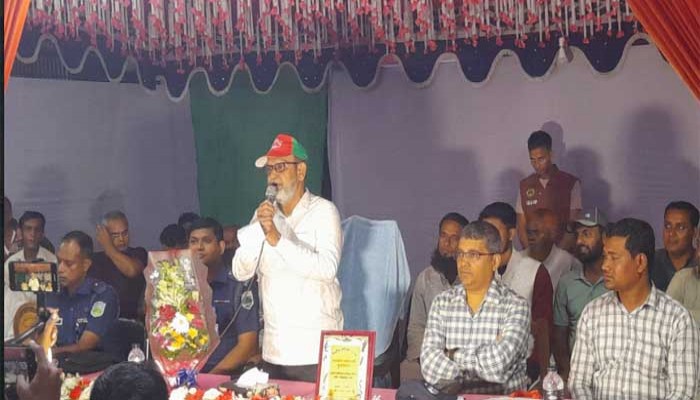 নিয়ামতপুরে দুর্গা পূজামণ্ডপ পরিদর্শন করলেন  মোস্তাফিজুর রহমান এমপি