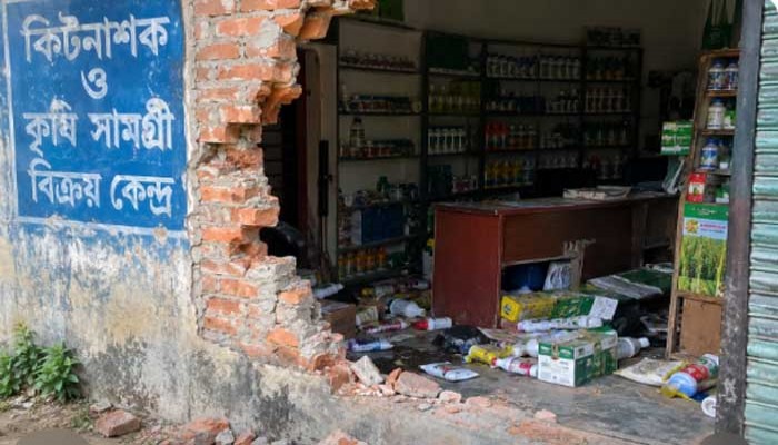 রাণীনগরে ইটের দেয়াল কেটে কিটনাশক দোকানের মালামাল চুরি