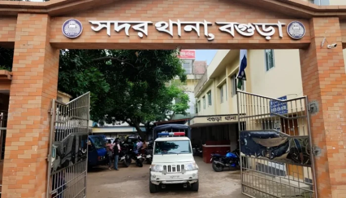 বগুড়ায় পুলিশের ওপর হামলা চালিয়ে ২৮ মামলার আসামিকে ছিনিয়ে নেওয়ার চেষ্টা, আহত এএসআই