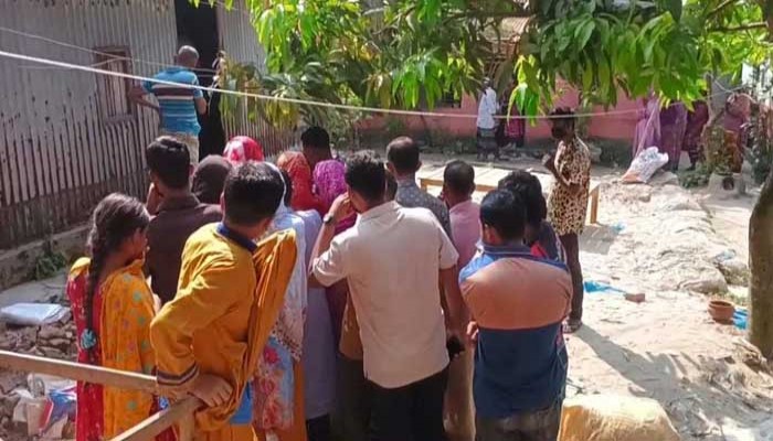 কালিয়াকৈরে ভাড়া বাসা থেকে শিক্ষার্থীর অর্ধগলিত ঝুলন্ত মরদেহ উদ্ধার