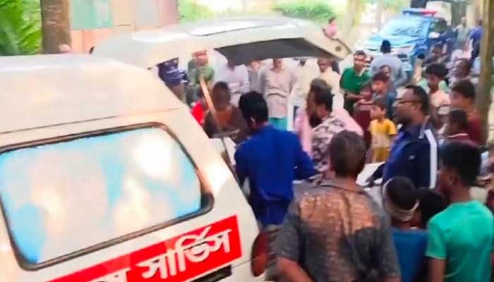 উলিপুরে শয়নকক্ষ থেকে বৃদ্ধের খণ্ডিত মরদেহ উদ্ধার, হত্যার সন্দেহ
