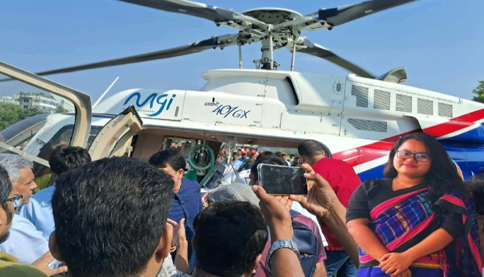 গুরুতর আহত রাবি শিক্ষার্থীকে এয়ার অ্যাম্বুলেন্সে ঢাকায় পাঠাল প্রশাসন