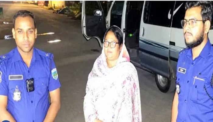 সোনামসজিদ দিয়ে ভারত যাওয়ার সময় যুব মহিলা লীগের নেত্রী আটক