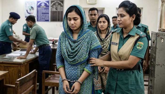 কনটেন্ট ক্রিয়েটরের পরিচয়ে হানিট্র্যাপ, আটক ২ নারী