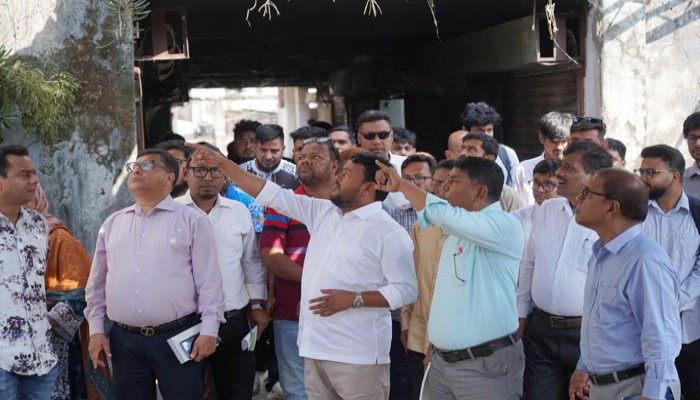 হকারদের পুনর্বাসনে পরিত্যক্ত দোকান ব্যবহারের উদ্যোগ: রাসিক প্রশাসক রিটনের