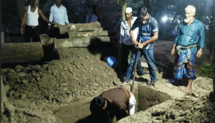 জমি নিয়ে বিরোধে পারিবারিক কবরস্থানে ঠাঁই পেলো না বৃদ্ধের মরদেহ