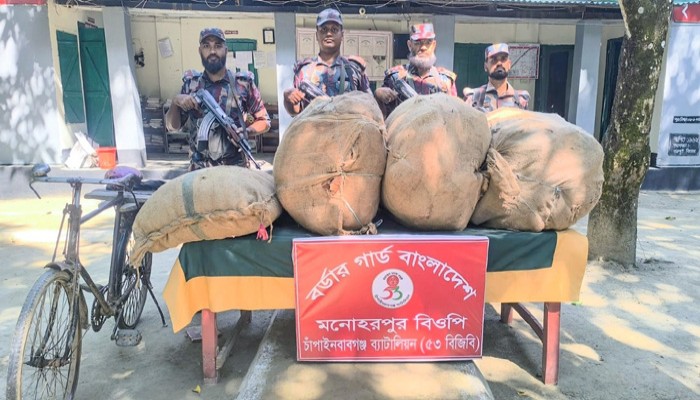 চাঁপাইনবাবগঞ্জ সিমান্তে ৪০ লাখ টাকার ভারতীয় মোবাইল ও চোরাচালান সামগ্রী জব্দ
