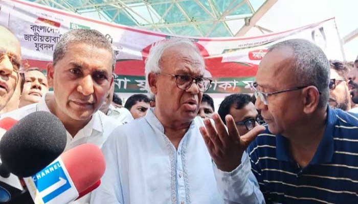 গণতান্ত্রিক আন্দোলন থেকে কখনও পিছপা হয়নি যুবদল: রিজভী
