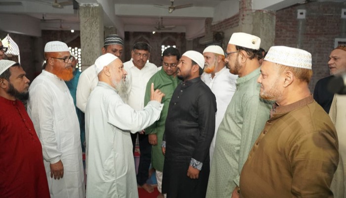 কাজীহাটা নতুন জামে মসজিদের নির্মাণকাজ পরিদর্শনে রাসিক প্রশাসক